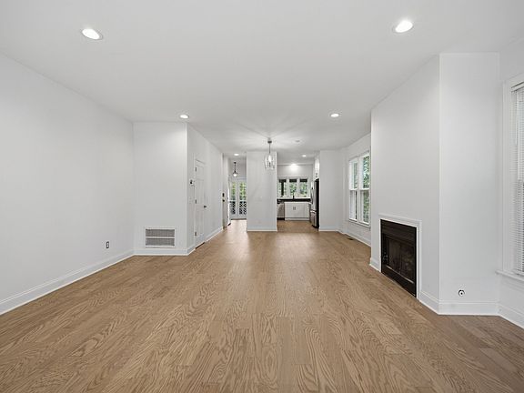 5th image of 332 Ardsley Pl