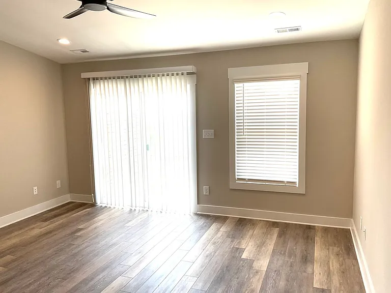904 E Pine St — Photo 2