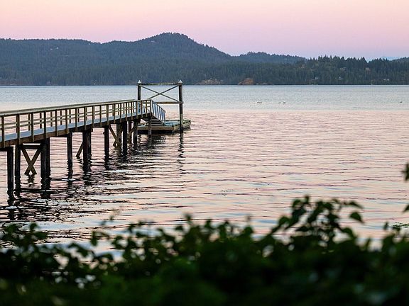 3rd image of 6007 Sooke Rd