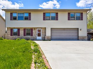 5921 S 31st St, Greenfield, WI 53221