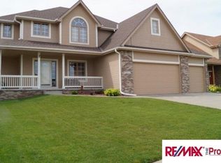 16511 Greenleaf St, Omaha, NE 68136