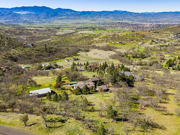 5th image of 6023 Hillcrest Rd