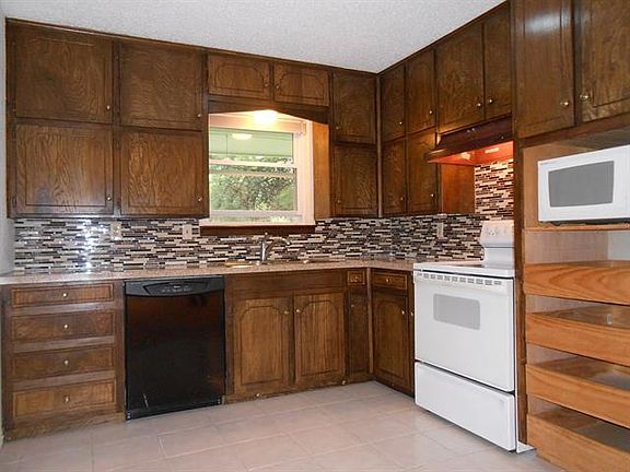 2nd image of 6967 Lowery Ln