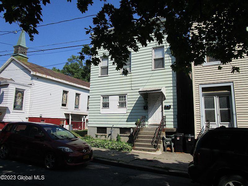 2nd image of 18 Benjamin Street