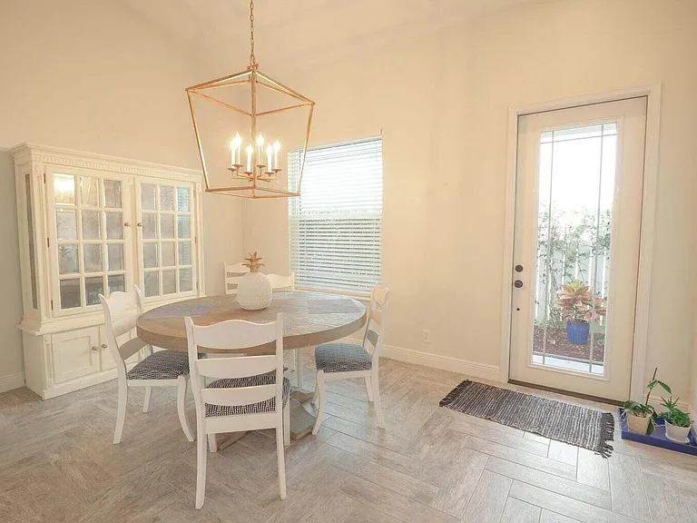 3129 SW Solitaire Palm Dr — Photo 6