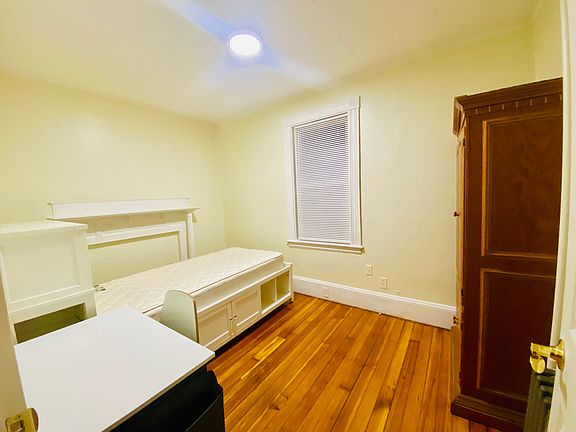 2nd image of 51 Smith St