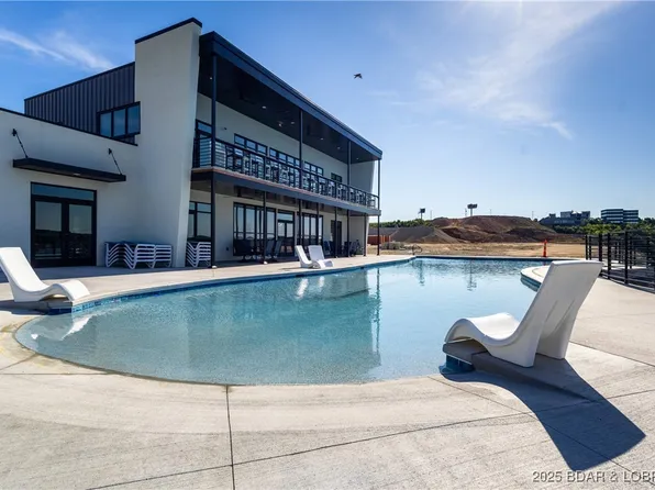 100 Blue Heron Hl #111, Lake Ozark, MO 65049