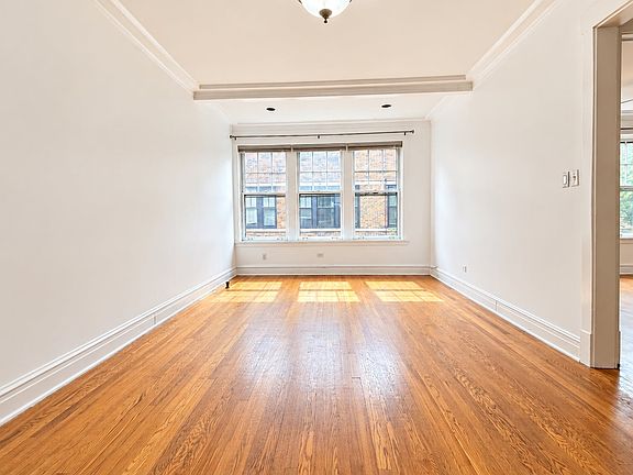 3rd image of 2311 N Commonwealth Ave APT 3W