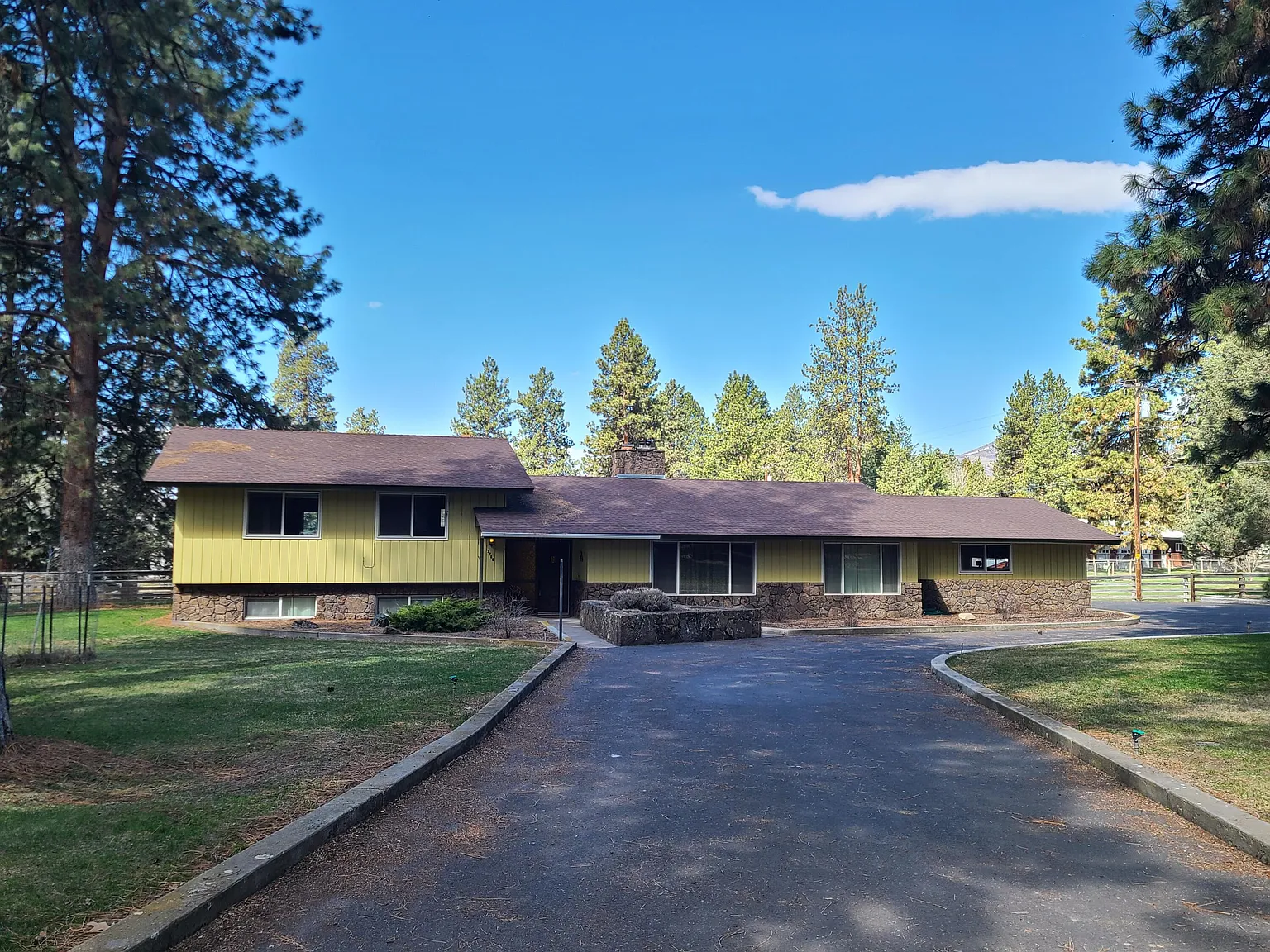 3706 Evergreen Dr photo 1