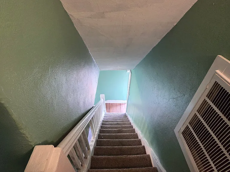1039 N Lafountain St — Photo 15