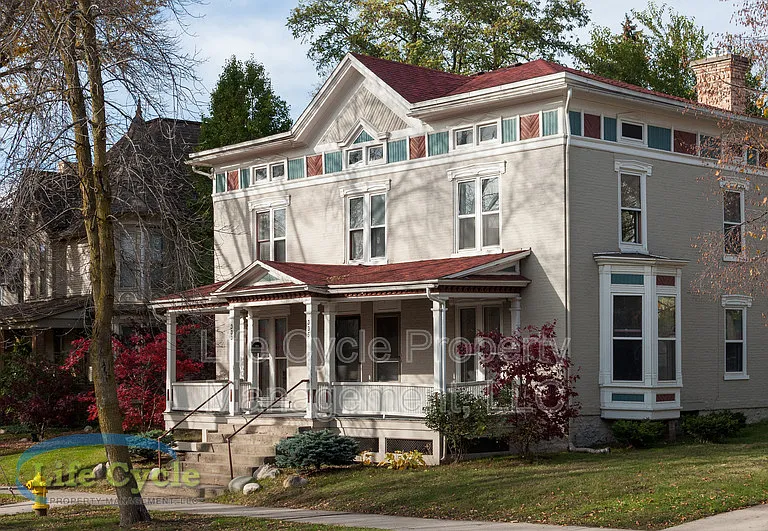 335 Washington St SE — Photo 1