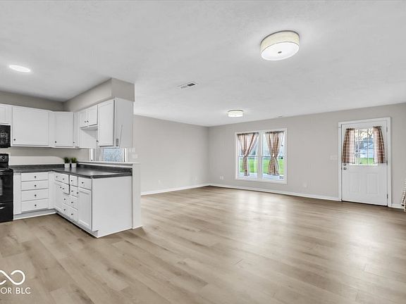 4th image of 2931 Byrkit St