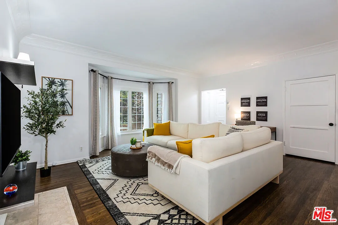 1 bed, 875 sqft, $3,750 — Photo 1