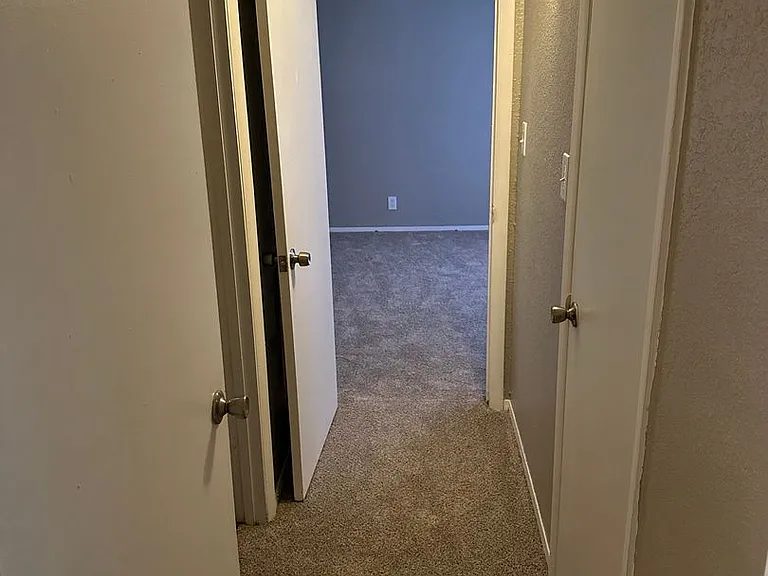 The Lewiston Apartments — Photo 16