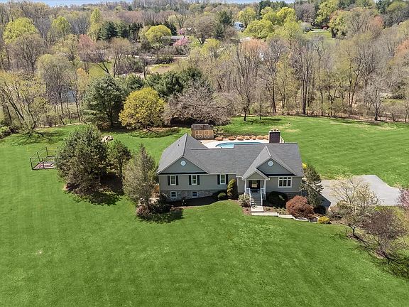 3rd image of 14289 Old Frederick Rd
