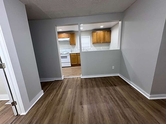4th image of 24 Edgar St #24