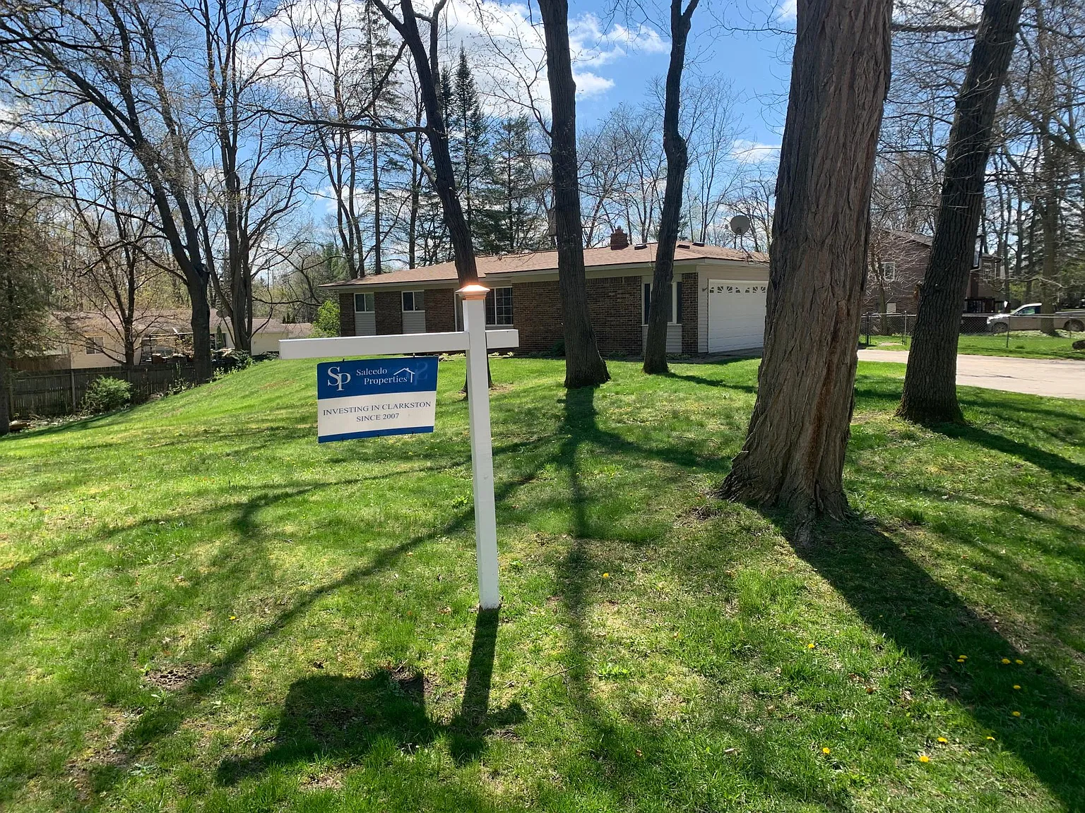 4 bed, 1.5 bath, 1991 sqft, $2,500 — Photo 2