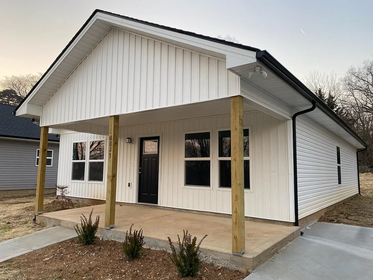 3 bed, 1200 sqft, $2,104 — Photo 1