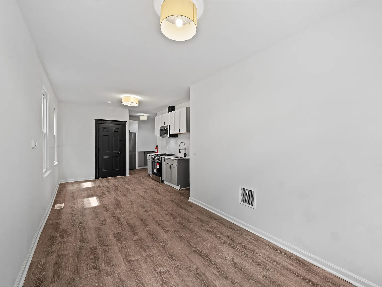 2 bed, 1.0 bath, $1,995 — Photo 3