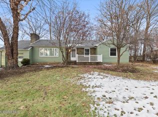 32 W Skyview Dr, Cohoes, NY 12047