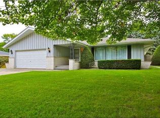 205 White Sand Ln, Racine, WI 53402