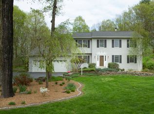 280 Lakeshore Dr, Pleasant Valley, NY 12569