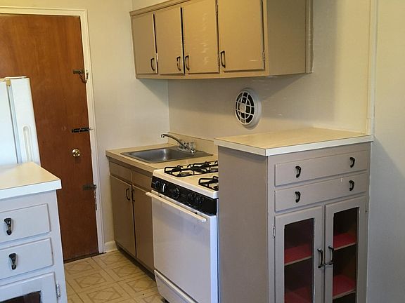 3rd image of 2104 Glendale Ave #1