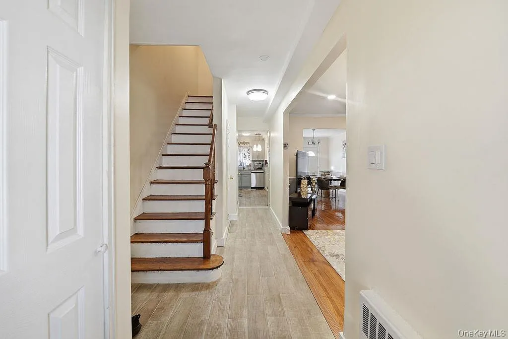 3 bed, 1.5 bath, 1128 sqft, $4,800 — Photo 2