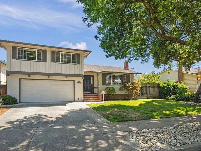 1033 W Knickerbocker Dr — Photo 2