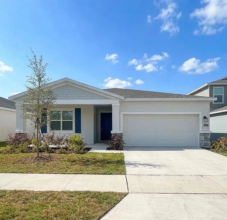 4 bed, 3.0 bath, 2150 sqft, $2,700 — Photo 1