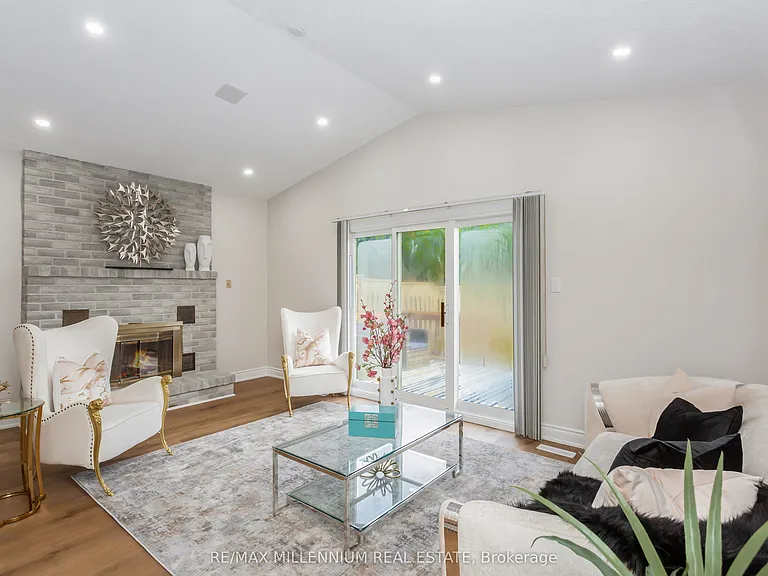 61 Mistywood Dr #UPPER — Photo 21