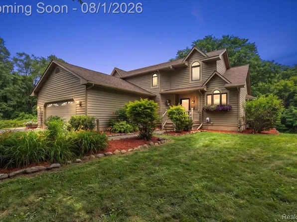 1650 Cobblestone Ln, Oxford, MI 48371