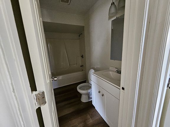 4th image of 108 Carter St Unit B
