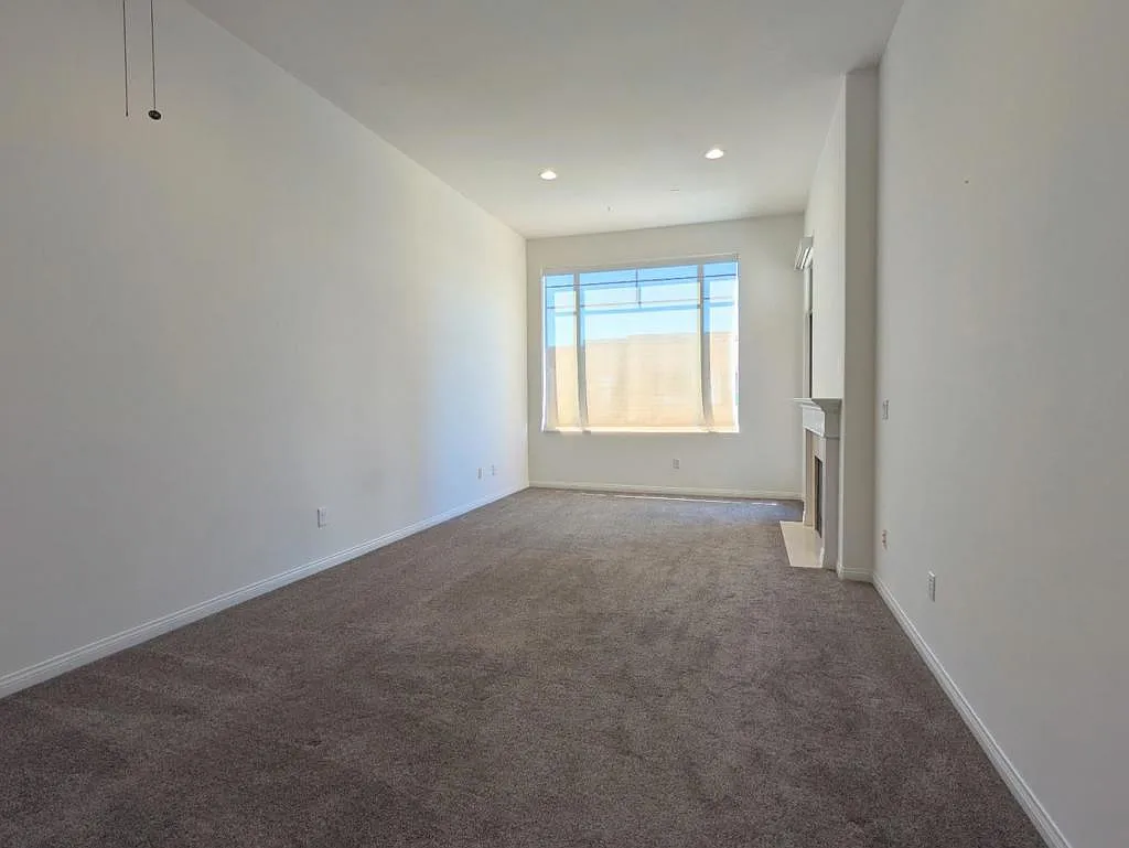 1 bed, 858 sqft, $2,750 — Photo 2