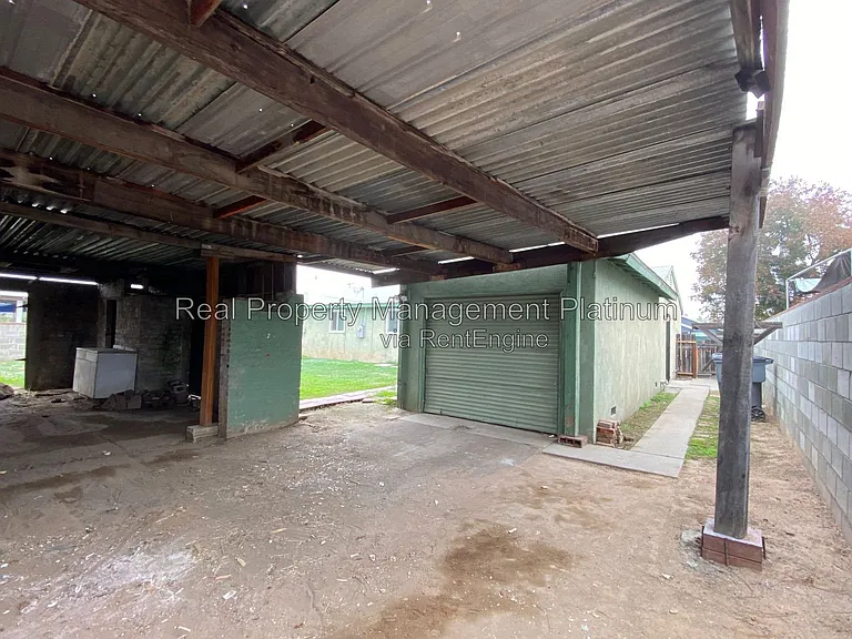 2728 E Gettysburg Ave — Photo 18
