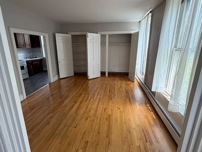 35 1st St #4 — Photo 2