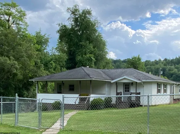 241 Mudlick Rd, Shinnston, WV 26431