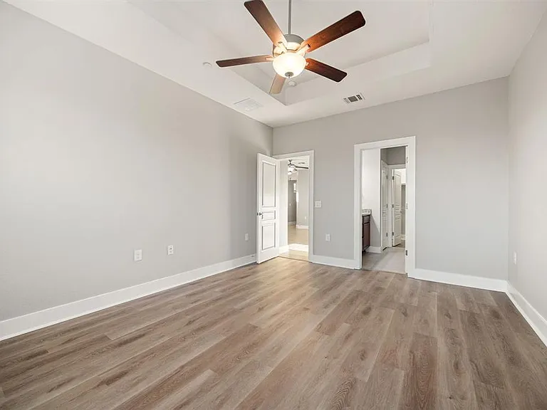 1501 Roseburg Dr — Photo 13