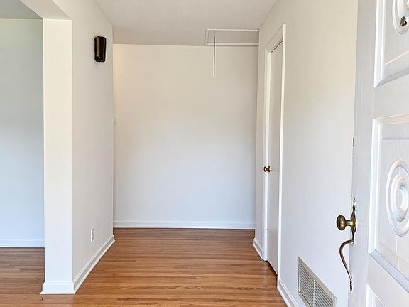 3rd image of 741 Oak St