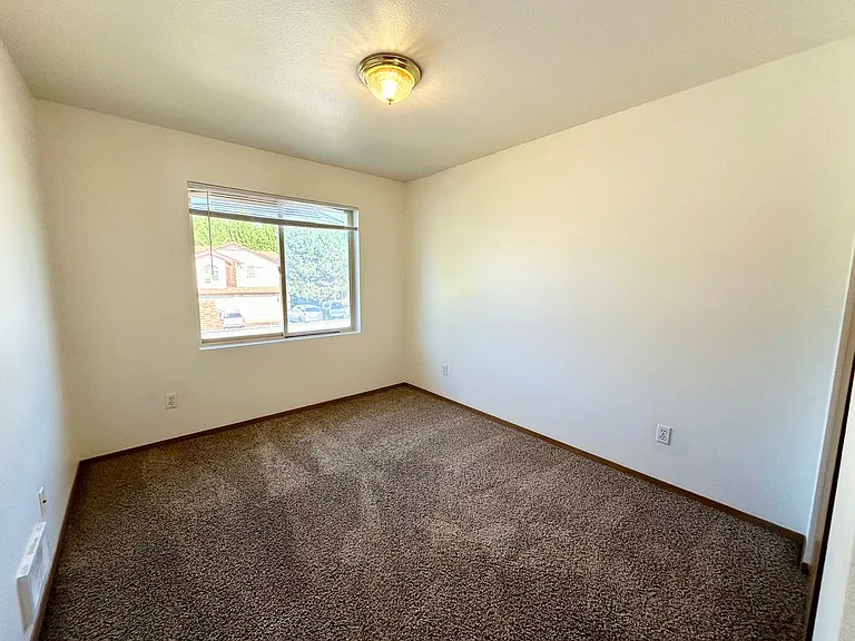2103 N Yellowstone St — Photo 44