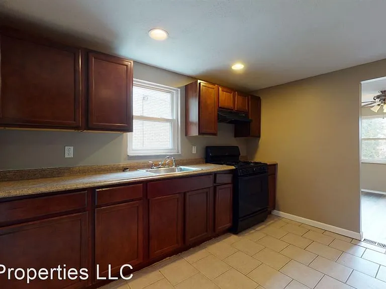 149 Parkwood Rd — Photo 8
