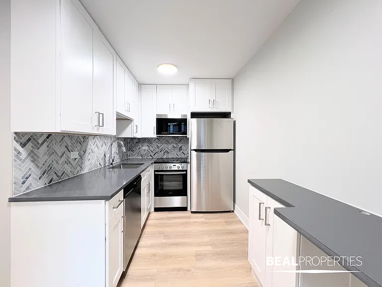 452 W Oakdale — Photo 28