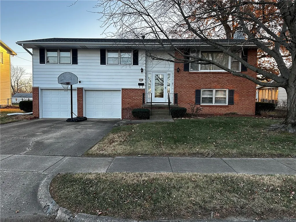 1724 N Oakcrest Ave photo 1