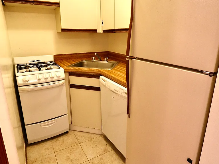 126 W 74th St #3A — Photo 5