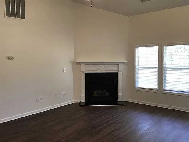 2512 Walnut Tree Ln — Photo 6