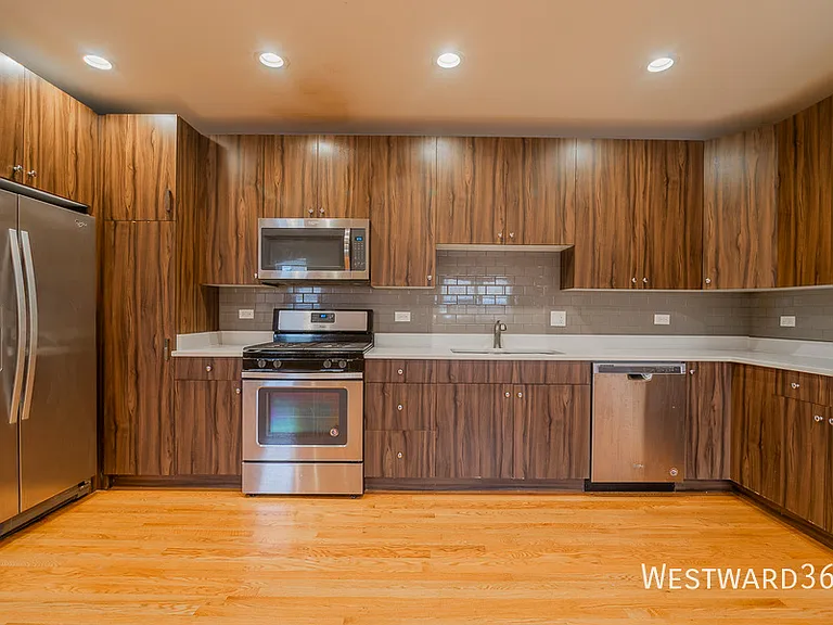 3433 S Indiana Ave #301 — Photo 1