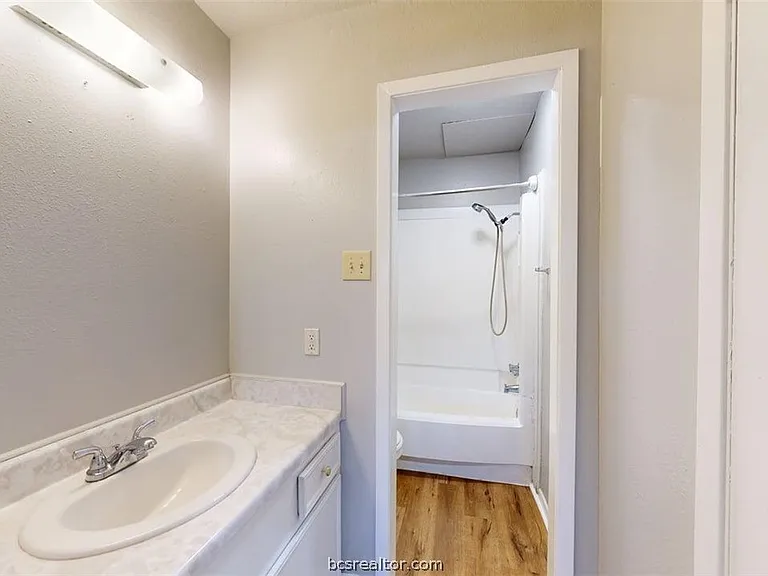 1327 Airline Dr — Photo 8