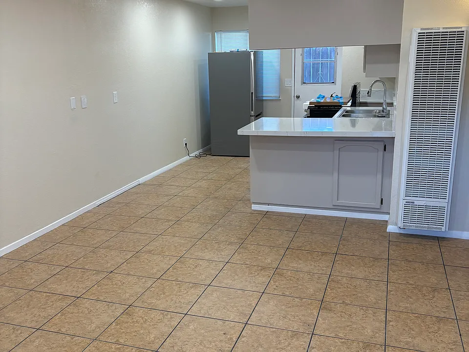 416 W Wilson Ave #B