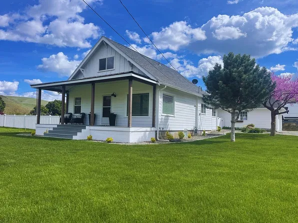1402 3rd St, Asotin, WA 99402