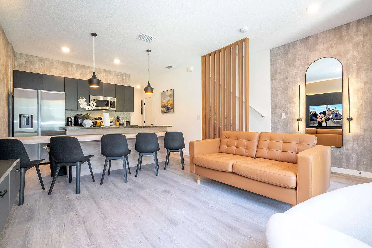 3 bed, 3.0 bath, 1367 sqft, $4,653 — Photo 4